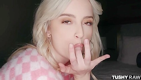 Fit Tight Blonde Lexi Lore Has The Perfect Gape